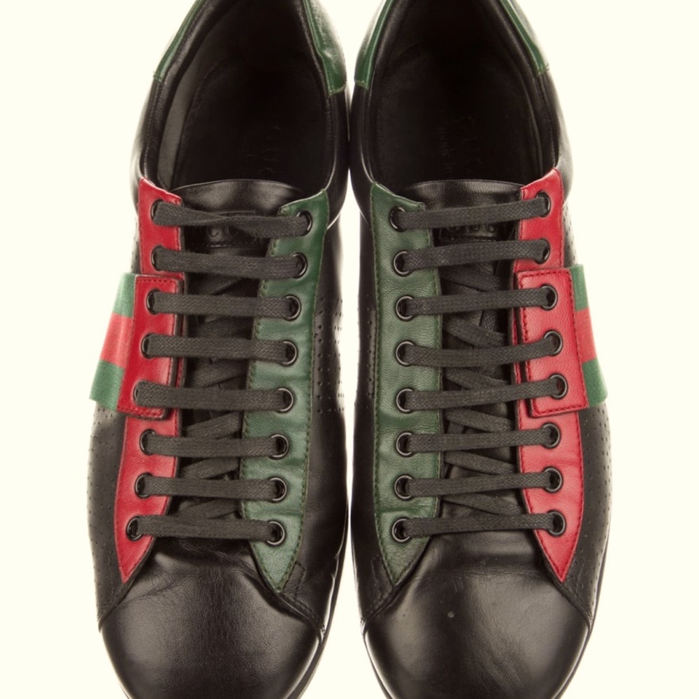 •   Gucci Leather Low Top Sneakers
•   Black
Designer size 10.50